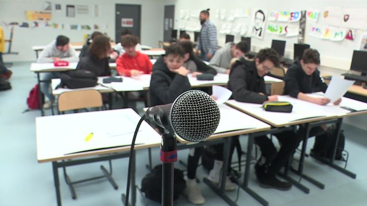 In this workshop, high school students also learn to speak in public.  (France 3 Midi-Pyrenees)