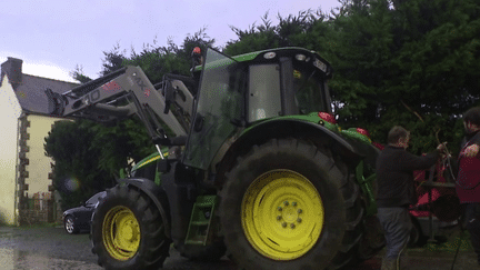 Tempête Ciaran : le travail difficile des agriculteurs (FranceInfo)