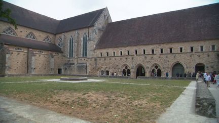 Près de 150 photographies sont exposées dans l'Abbaye de l'Épau et ses 13 hectares extérieurs. (France 3 Pays de la Loire : V. Panouillet / N. Vildy / D. Le Brun)