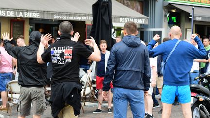 Les hooligans russes et anglais se sont à nouveau affrontés à Lille (LEON NEAL / AFP)