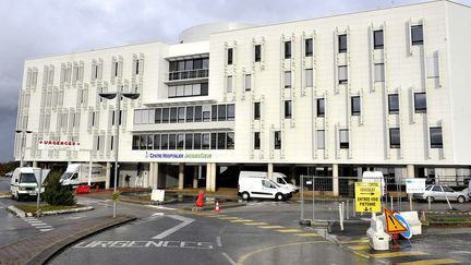 L'hôpital de Bourges (Cher), où a été transportée une fillette de 6 ans, victime de maltraitance, le 30 décembre 2017.&nbsp; (MAXPPP)