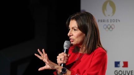 La maire de Paris, Anne Hidalgo, lors d'une conférence de presse autour des Jeux olympiques de Paris en 2024, le 13 décembre 2021. (J.E.E / SIPA)