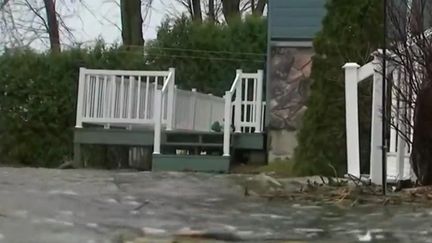 De grosses inondations ont frappé le Canada ces derniers jours. Les villes d'Ottawa et Montréal ont décrété l'état d'urgence. Le pays s'inquiète des pluies diluviennes encore annoncées pour ce week-end. (CAPTURE ECRAN FRANCE 2)