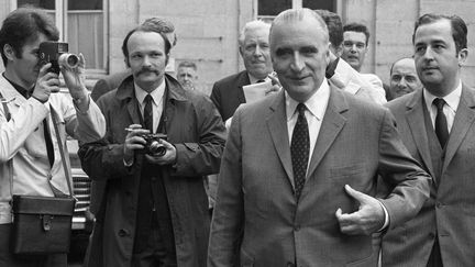 Georges Pompidou, alors Premier ministre et Edouard Balladur, membre de son cabinet, le 25 mai 1968 à Paris lors de l'ouverture des négociations qui déboucheront sur les "Accords de Grenelle"
 (UPI/AFP)