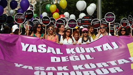 En 2012, un projet de loi voulant interdire l'IVG, émanant de Recep Tayyip Erdoğan, alors Premier ministre, avait provoqué la colère des femmes Turques. (ADEM ALTAN / AFP)