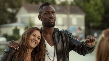 Karole Rocher et Thomas Ngijol dans "Fastlife"
 (2014 MANDARIN CINEMA - EUROPACORP - D8 FILMS / JOHN WAXXX)