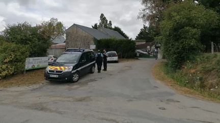 Devant le&nbsp;centre équestre de Saint M'Hervé où&nbsp;plusieurs enfants ont été blessés dont trois grievement, le 19 juillet 2022. (ROMAIN BERCHET / RADIO FRANCE)