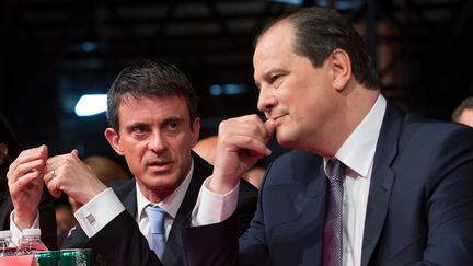 Le Premier ministre, Manuel Valls, et le premier secr&eacute;taire du Parti socialiste, Jean-Christophe Cambad&eacute;lis, le 7 juin 2015, &agrave; Poitiers (Vienne). (MAXPPP)