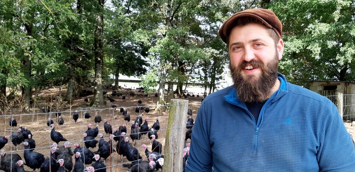 Anthony Quintard, 29 ans, est agriculteur.&nbsp; (BENJAMIN  ILLY / FRANCE-INFO)