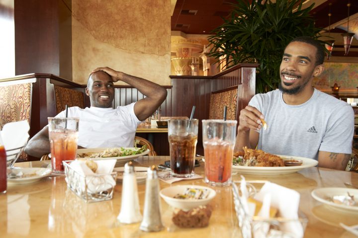 Les joueurs des Memphis Grizzlies prennent leur petit déjeuner à Oklahoma City, le 6 mai 2013.&nbsp; (ROBERT BECK / SPORTS ILLUSTRATED CLASSIC)