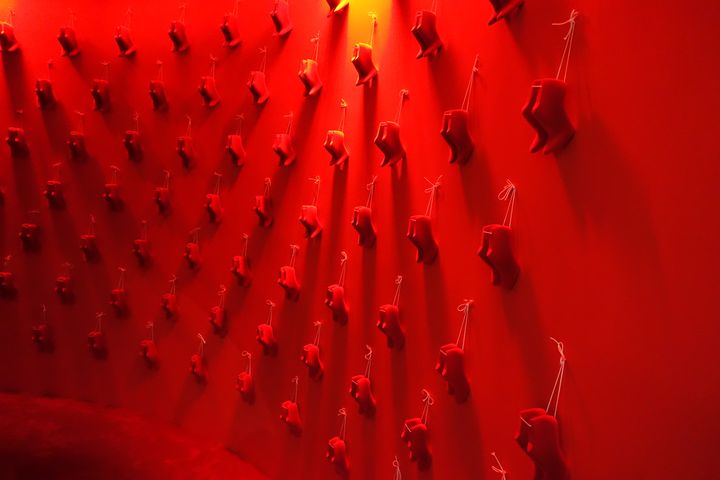 Première salle pour entrer dans&nbsp;l’exposition&nbsp;"Christian&nbsp;Louboutin. L’Exhibition[niste]"&nbsp;au Palais de la Porte Dorée.&nbsp;Février 2020 (CORINNE JEAMMET)