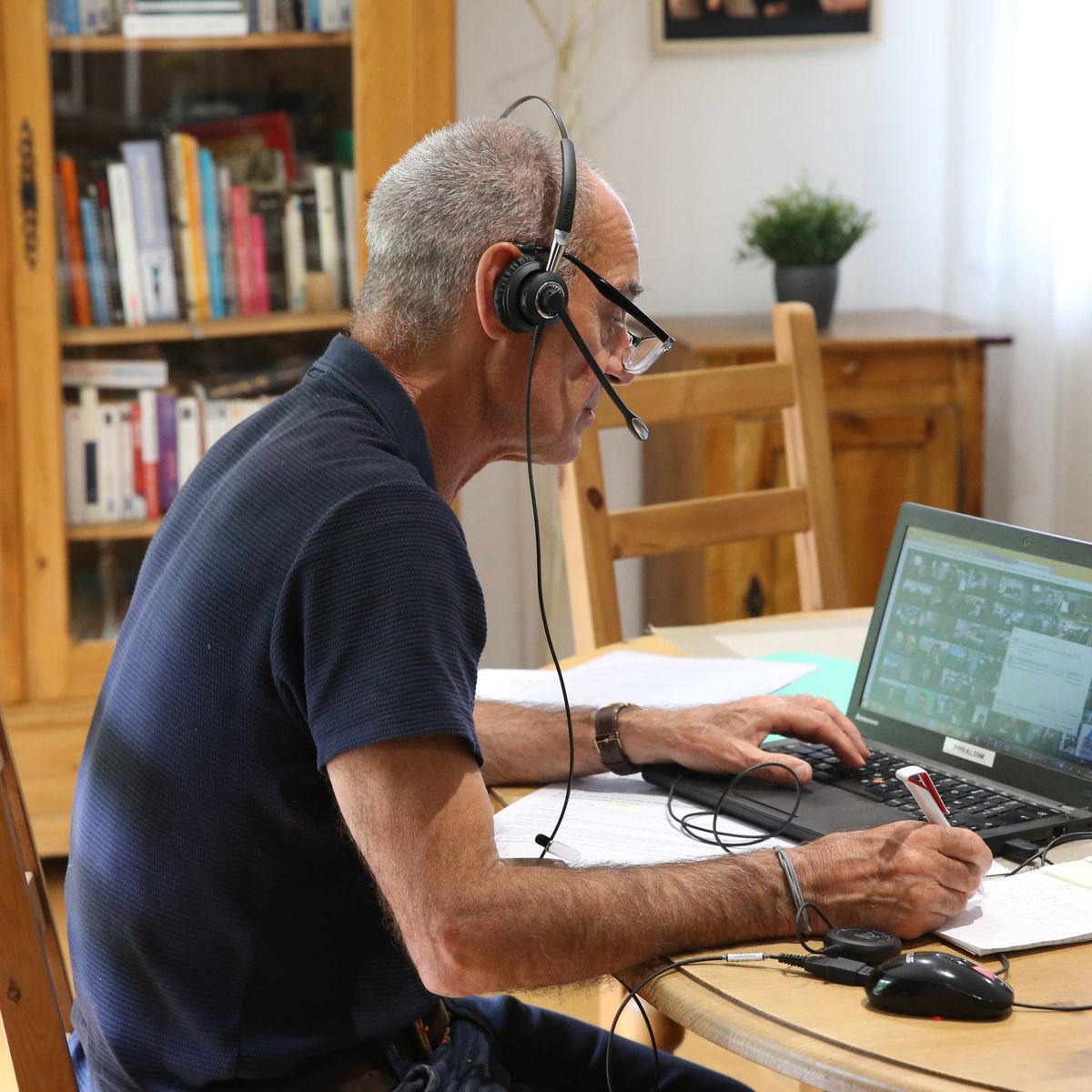 Homme Au Casque Télétravail