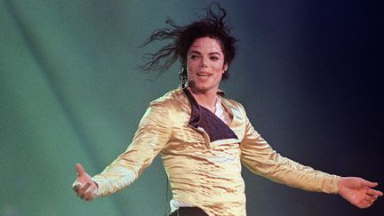 Michael Jackson sur scène en juillet 1996.
 (FRANCIS Sylvain / AFP)