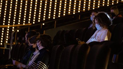 Les premiers clients assistent a la réouverture du cinema UGC Les Halles, le 19 mai 2021. (AURELIEN MORISSARD / MAXPPP)