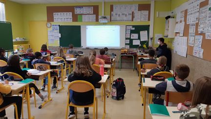 Une salle de classe à Saint-Lô dans la Manche, le 27 avril 2021.&nbsp; (LUCIE THUILLET / FRANCE-BLEU COTENTIN)