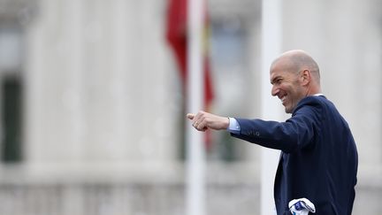 Zinédine Zidane célèbre sa troisième Ligue des champions d'affilée, le 27 mai 2018, à Madrid (Espagne). (BENJAMIN CREMEL / AFP)