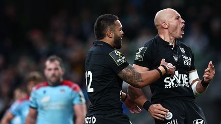 Sergio Parisse célèbre son essai contre Glasgow, en finale de Challenge Cup, le 19 mai 2023. (ANNE-CHRISTINE POUJOULAT / AFP)