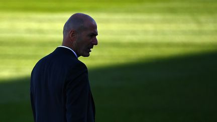 Zinedine Zidane, l'ex-entraîneur du Real Madrid, le 13 mars 2021. (GABRIEL BOUYS / AFP)