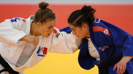 Mélodie Turpin (à gauche) fait ses début chez les seniors au Grand Slam de Paris ce samedi 16 octobre. (PHILIPPE MILLEREAU / DPPI MEDIA)