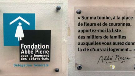 Plaque à l'entrée de la fondation Abbé Pierre rue de Romainville dans le XIXe arrodissement de Paris. 21/01/10 (Photo Ange Herrero Lucas)