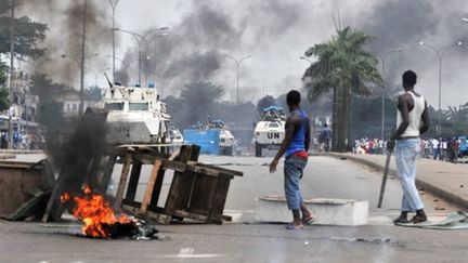 Quartier d'Abobo, à Abidjan, le 19 février 2011, après l'intervention des forces de sécurité pro-Gbagbo. (AFP/ISSOUF SANOGO)