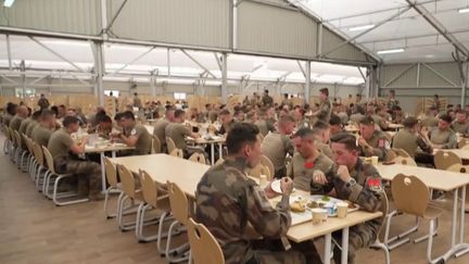 Pour sécuriser les Jeux olympiques de Paris, des militaires sont arrivés, mardi 9 juillet. Ils logent dans le plus grand camp construit dans la capitale depuis la Seconde Guerre mondiale.