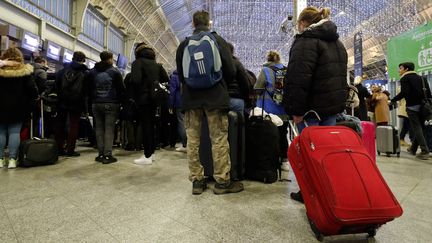 Des passagers Gare de Lyon à Paris. (FRANCOIS GUILLOT / AFP)