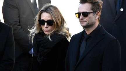 Laura Smet et David Hallyday assistent aux funérailles de leur père, Johnny Hallyday, le 9 décembre 2017, à Paris. (BERTRAND GUAY / AFP)