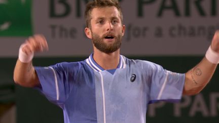 Le premier exploit de ce Roland-Garros côté français est pour Corentin Moutet qui s'impose face à la tête de série numéro 16, le Chilien Nicolas Jarry en 4 sets.