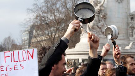 Une manifestation pour dénoncer la corruption des élus a eu lieu dimanche 19 février.&nbsp; (CHARLES PLATIAU / REUTERS)