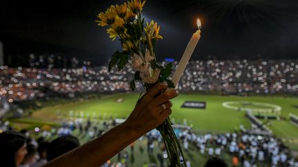 Hommage aux disparus de Chapecoense en novembre 2016, dans un stade de Medellin (Colombie). (LUIS ACOSTA / AFP)