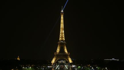 La tour Eiffel, à Paris, le 16 octobre 2017. (ZAKARIA ABDELKAFI / AFP)