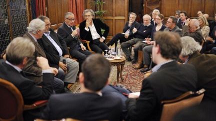 Conférence de presse du CNT libyen avec l'écrivain BHL à l'hôtel Raphaël à Paris, le 22 mars 2011. (AFP - Eric Feferberg)