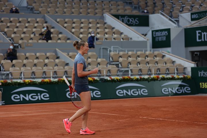 Fiona Ferro gagne le point et serre le poing