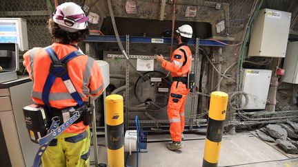 Des ouvriers travaillent sur le site Cigeo de Bure (Meuse), le 21 novembre 2017. (FREDERICK FLORIN / AFP)