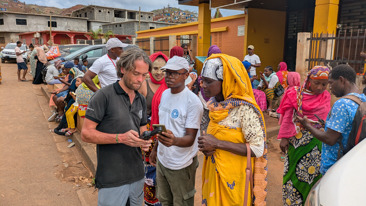 L'ONG Télécoms sans frontières mène des opérations itinérantes à Mayotte afin de permettre aux habitants de disposer d'un créneau pour contacter leurs proches. (TELECOMS SANS FRONTIERES)