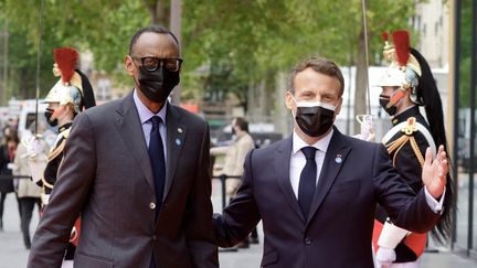 Le président français Emmanuel Macron reçoit son homologue rwandais, Paul Kagame, lundi 17&nbsp;mai à Paris, en marge d’une conférence sur le Soudan et à la veille d’un sommet sur le financement des économies africaines. (LUDOVIC MARIN / AFP)