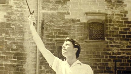 &nbsp; (Gérard Philipe en pleine répétition pour Le Cid, dans la cour du Palais des papes, en 1951 © MaxPPP)