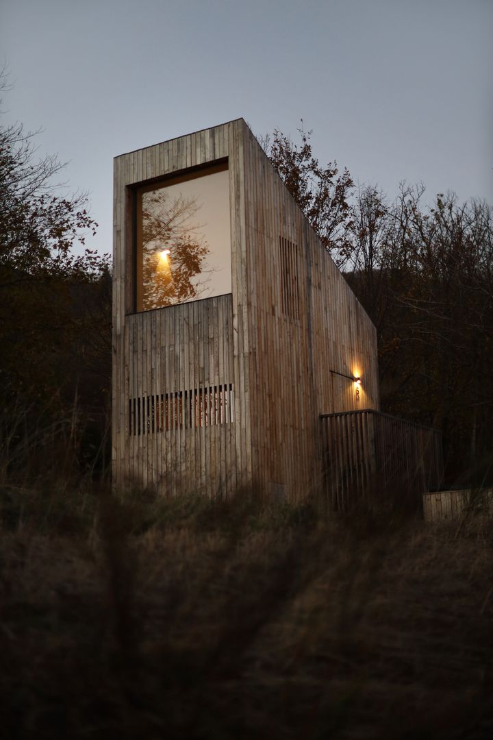 La cabane "Tre hytte" de l'hôtel 48 Nord est étroite et très haute, elle ressemble à une tour de guet version Lego&nbsp;! (KARES LE ROY)