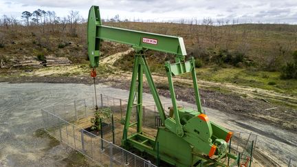 La pompe d'un puits de pétrole à La Teste-de-Buch (Gironde), en février 2024. (HAUSER PATRICE / HEMIS.FR / HEMIS.FR)