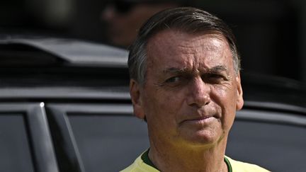 Jair Bolsonaro lors de son arrivée dans un bureau de vote de Rio de Janeiro, le 30 octobre 2022. (MAURO PIMENTEL / AFP)