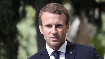 Emmanuel Macron se rendra à la rencontre des sinistrés de l'ouragan Irma, mardi 12 septembre, alors que les manifestants contre la réforme du Code du travail manifesteront&nbsp;dans toute la France.&nbsp; (LUDOVIC MARIN / AFP)