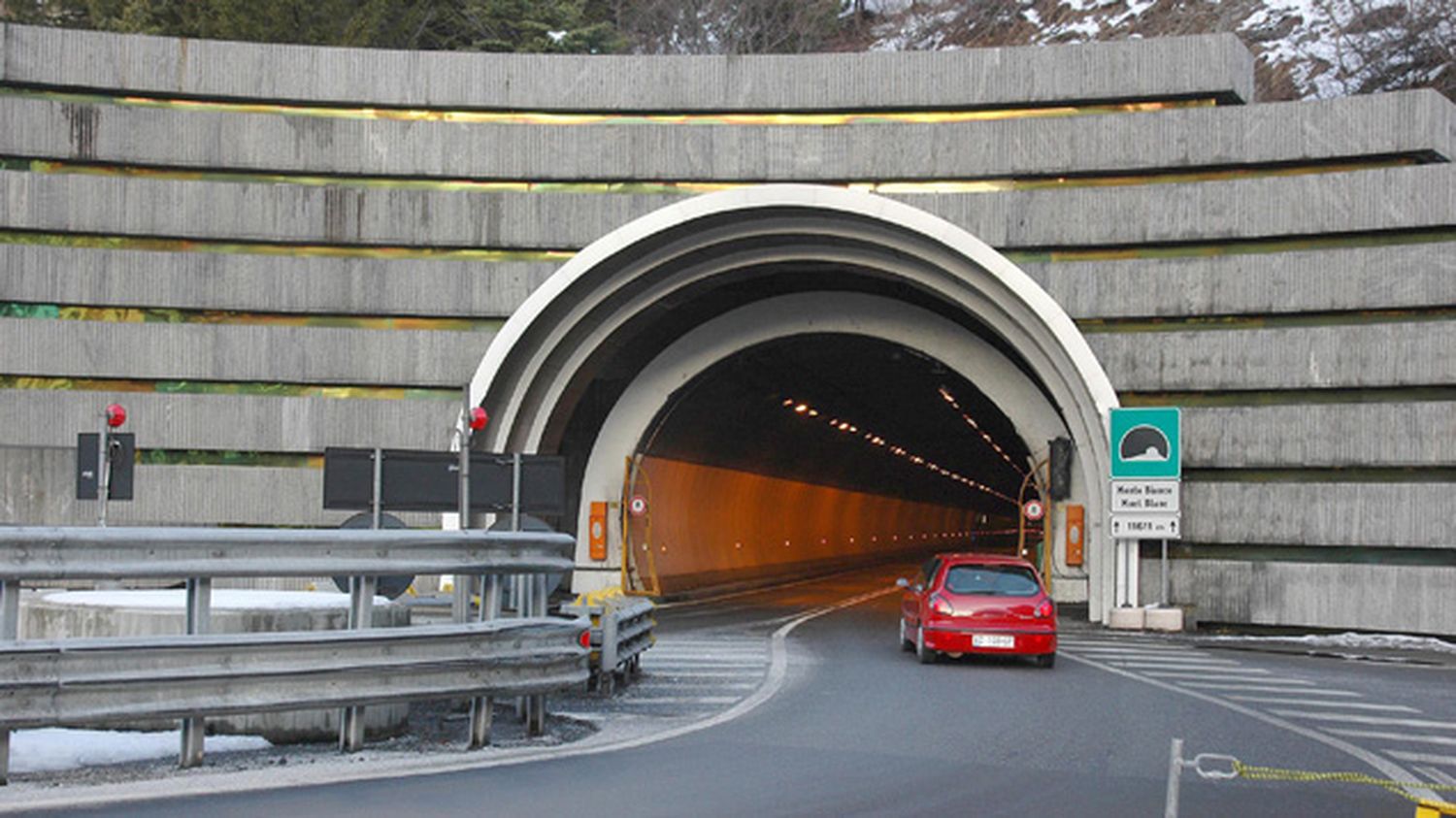 Tunnel mont chamonix côté