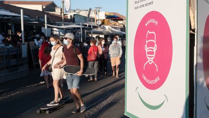 Des habitants de Biscarosse (Landes), le 4 août 2020.&nbsp; (VALENTINO BELLONI / HANS LUCAS / AFP)