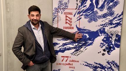 Tiago Rodriguez, le nouveau directeur du Festival d'Avignon, lors de la présentation de la 77e édition, le 05 avril 2023 (HIELY CYRIL / MAXPPP)