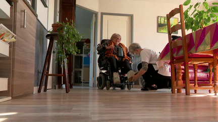 Immersion dans le quotidien d'une aide à domicile. (FRANCE 3)