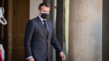 Le président de la République en exercice, Emmanuel Macron, à l'Elysée, le 30 mars 2021. (ANTOINE DE RAIGNIAC / HANS LUCAS / AFP)