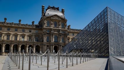 La façade du musée du Louvre, le 23 juin 2020, à Paris. (THOMAS SAMSON / AFP)