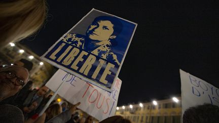 Un portrait de Simone Veil est brandi à Nice (Alpes-Maritimes), mardi 19 février 2019. (MAXPPP)