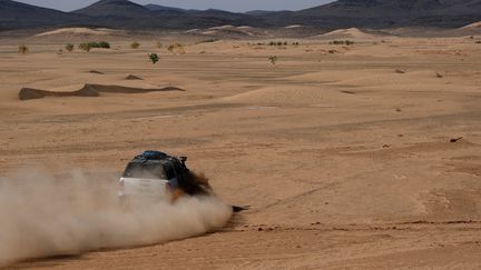 L'équipe du road book du Dakar en reconnaissance sur le parcours de l'édition 2023, en Arabie saoudite, le 24 octobre 2022. (FRANCK FIFE / AFP)